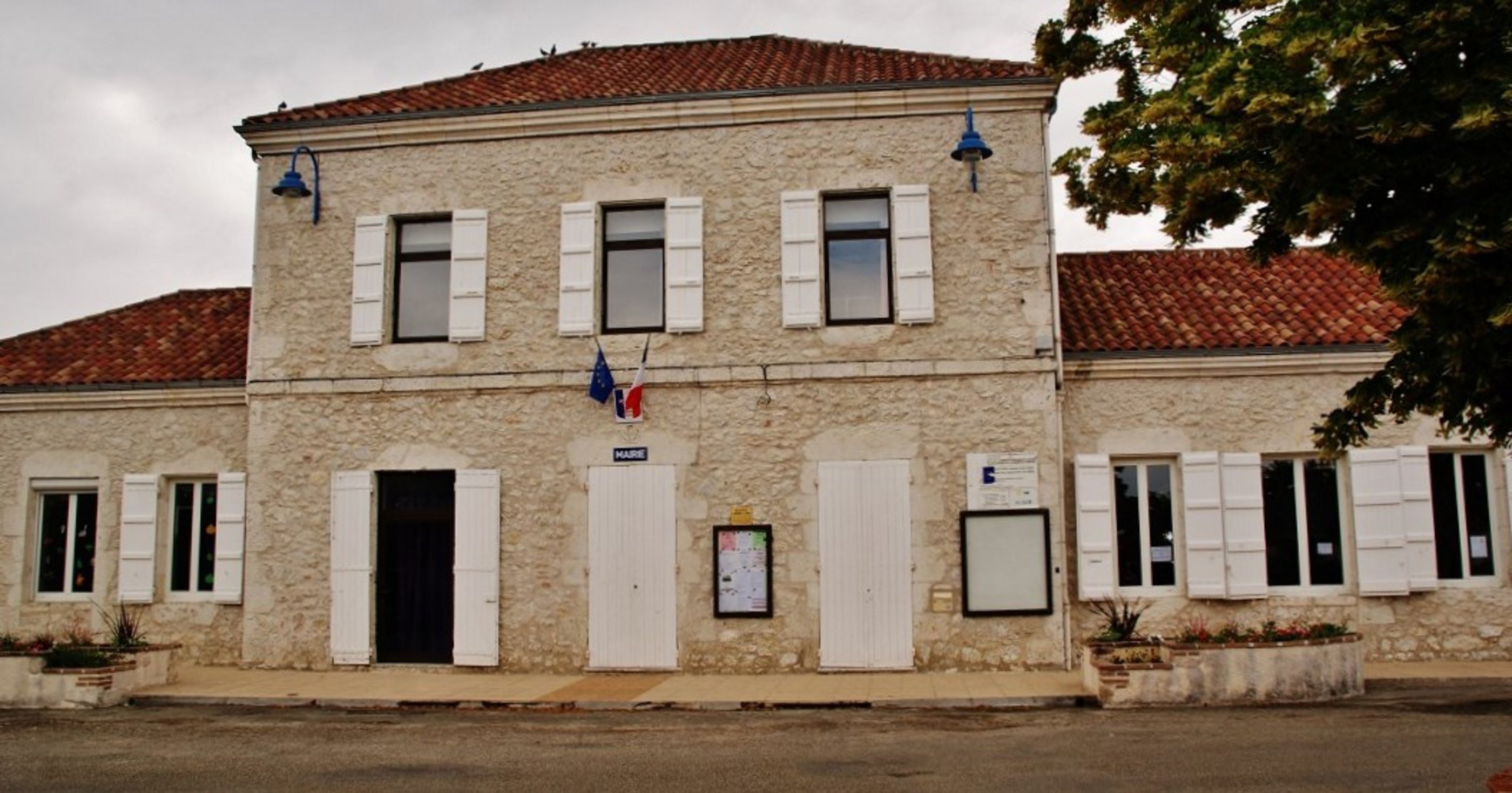 Image décorative de présentation du site : Bienvenue à la mairie de Miramont-de-Quercy