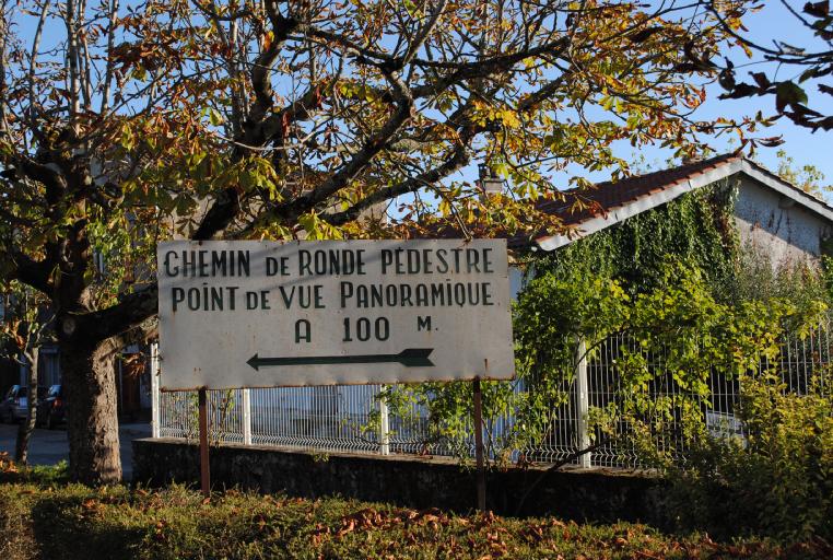 Miramont-de-Quercy chemin de ronde