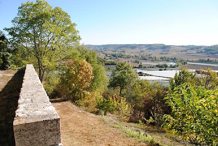 Miramont-de-Quercy chemin de ronde